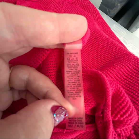 Victoria’s Secret dark pink loose crochet boho cover up sweater Size M/L - Picture 7 of 7